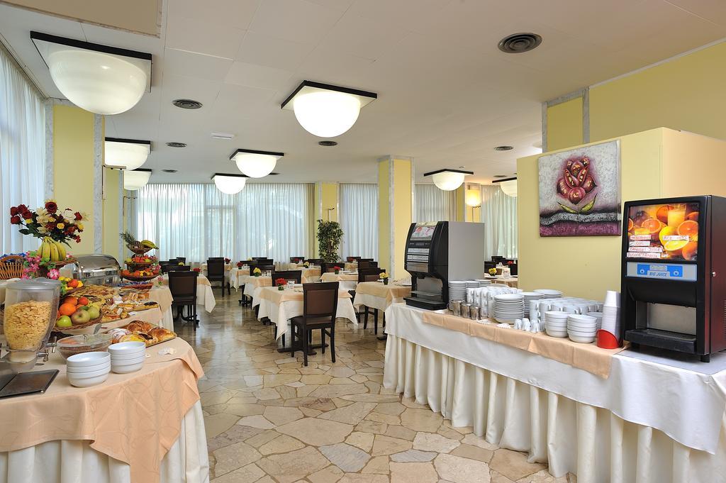 Hotel Tiberius Rimini Zewnętrze zdjęcie